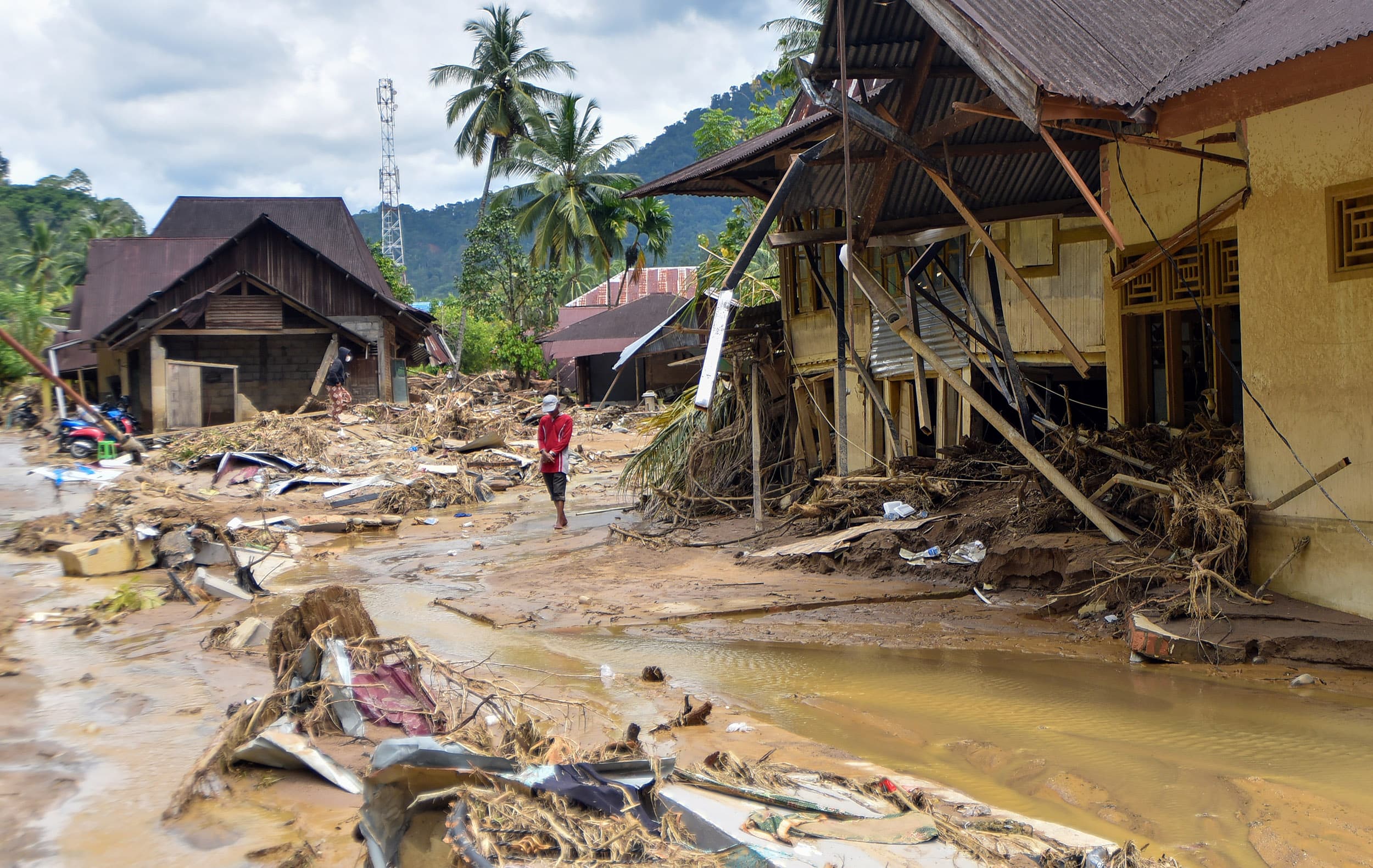 Kemenperin Cepat Salurkan Bantuan Logistik dan AMMDes Penyuling Air ke Sumatera