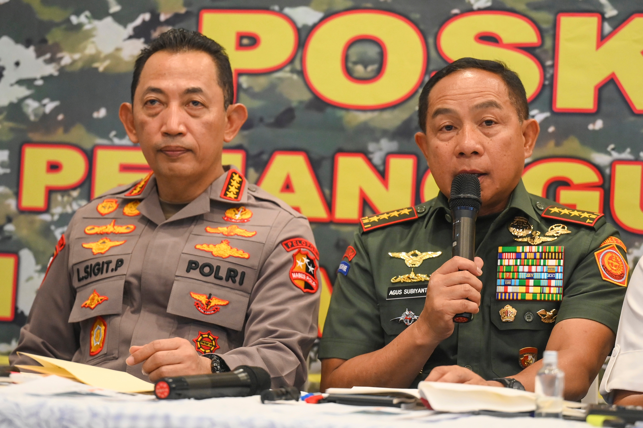 Penanganan Bencana Sumatera: TNI–Polri Buka Akses Bantuan, Fokus Penegakan Hukum dan Keselamatan Personel