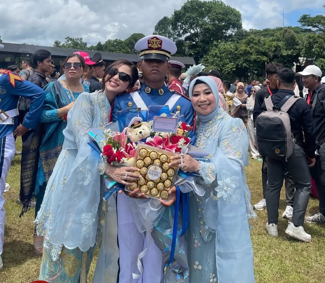 Masuk Akmil, Dewi Perssik Bangga dan Haru Antar Anak Wujudkan Cita-cita