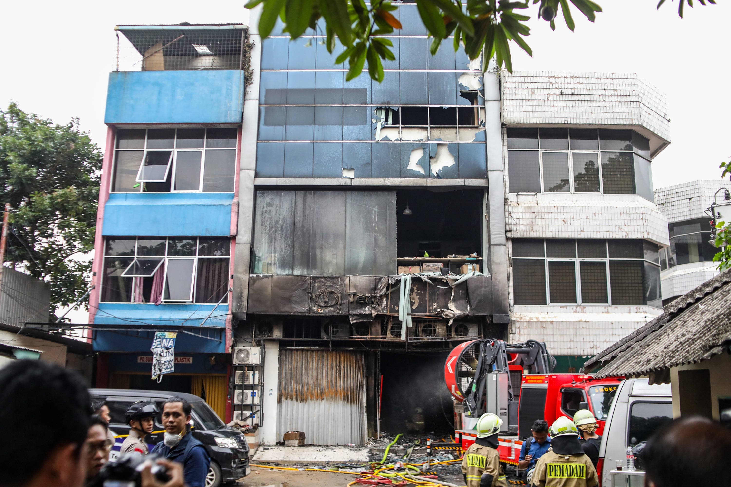 Pramono Jelaskan Alasan Pemprov Jakarta Tanggung Biaya Pemakaman Korban Kebakaran Terra Drone