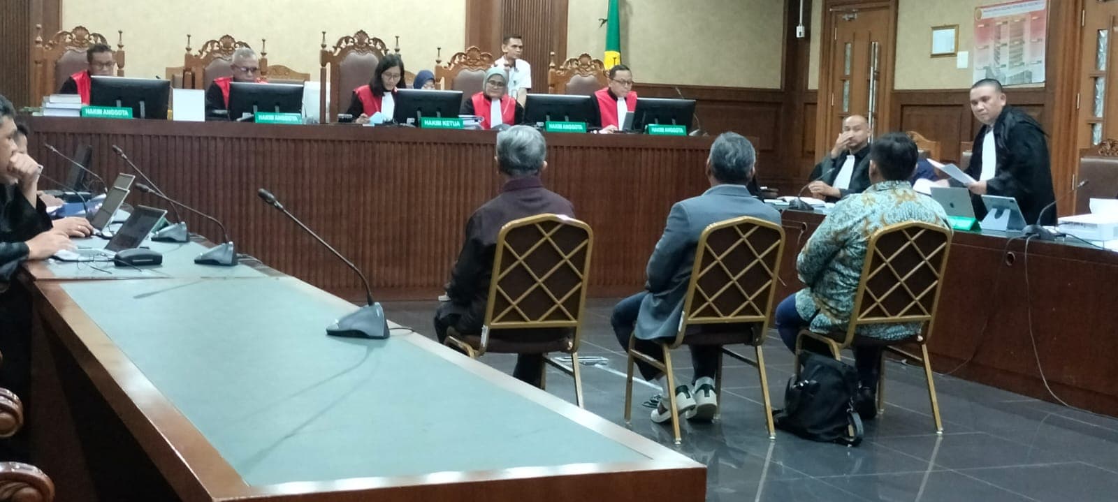 Pasal 27 Ayat 1 UUD 1945: Semua Warga Negara Sama di Mata Hukum