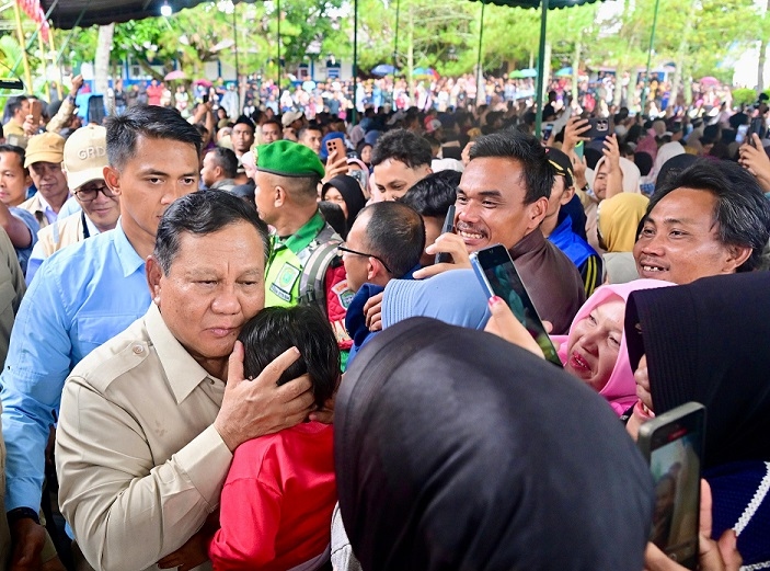 Sambangi Pengungsi di Kabupaten Bener Meriah, Presiden Prabowo: Jangan Khawatir, Bapak Ibu Tidak Sendirian