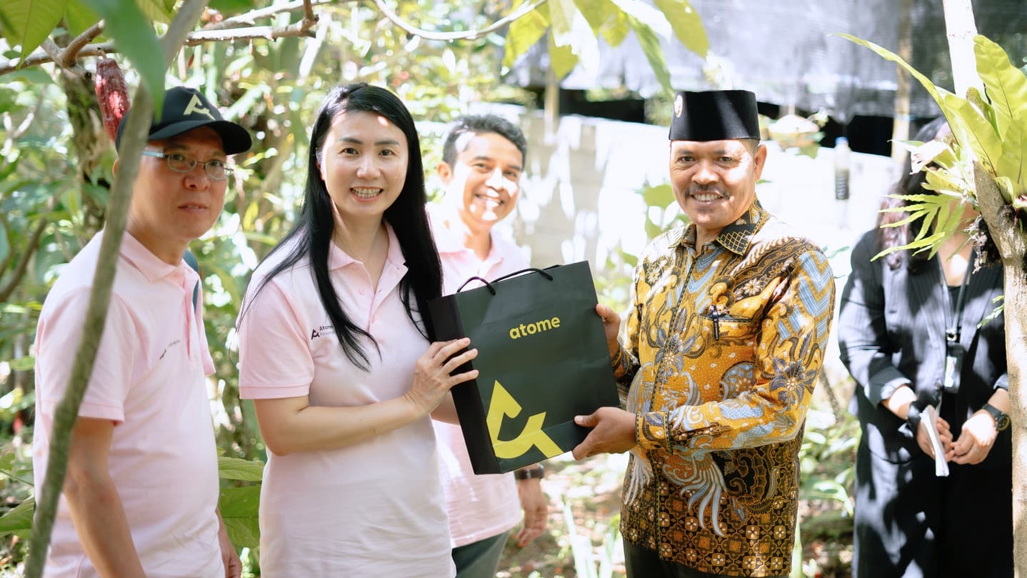 Atome Dukung Petani Kakao Lombok Utara Lewat Alat Pertanian dan Literasi Keuangan