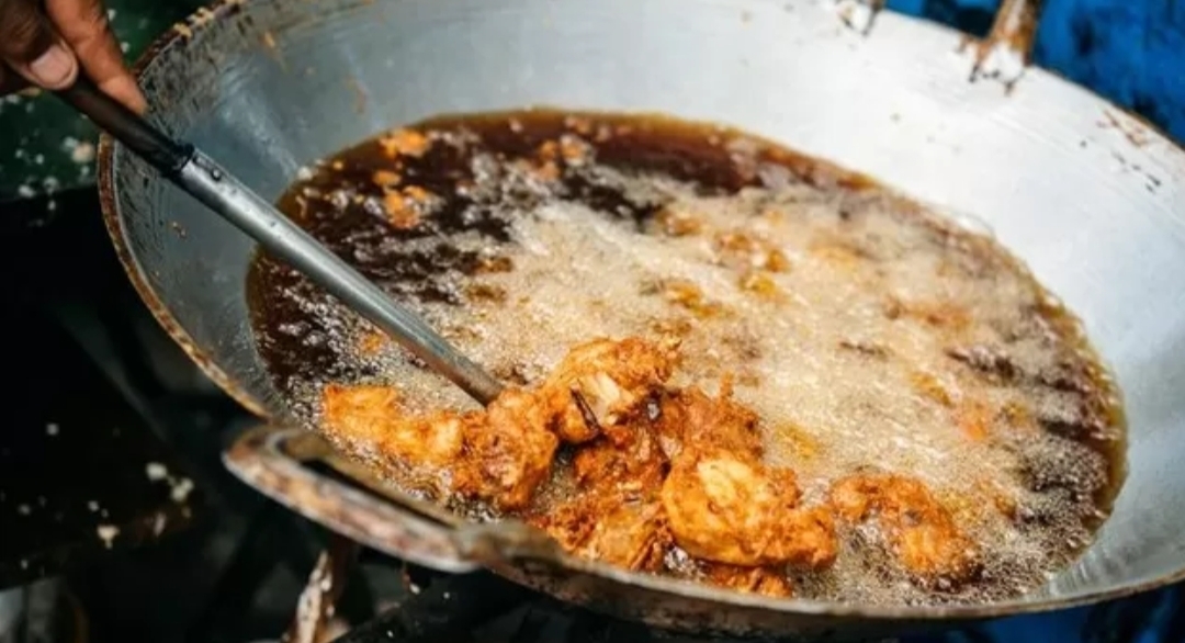 10 Tips Ampuh Mencegah Minyak Goreng Cepat Hitam di Rumah