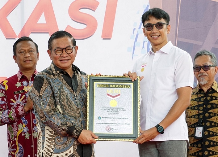 Jakarta Timur Pecahkan Rekor MURI, 1.326 Tiang Tol Dimural Sepanjang 18 Kilometer