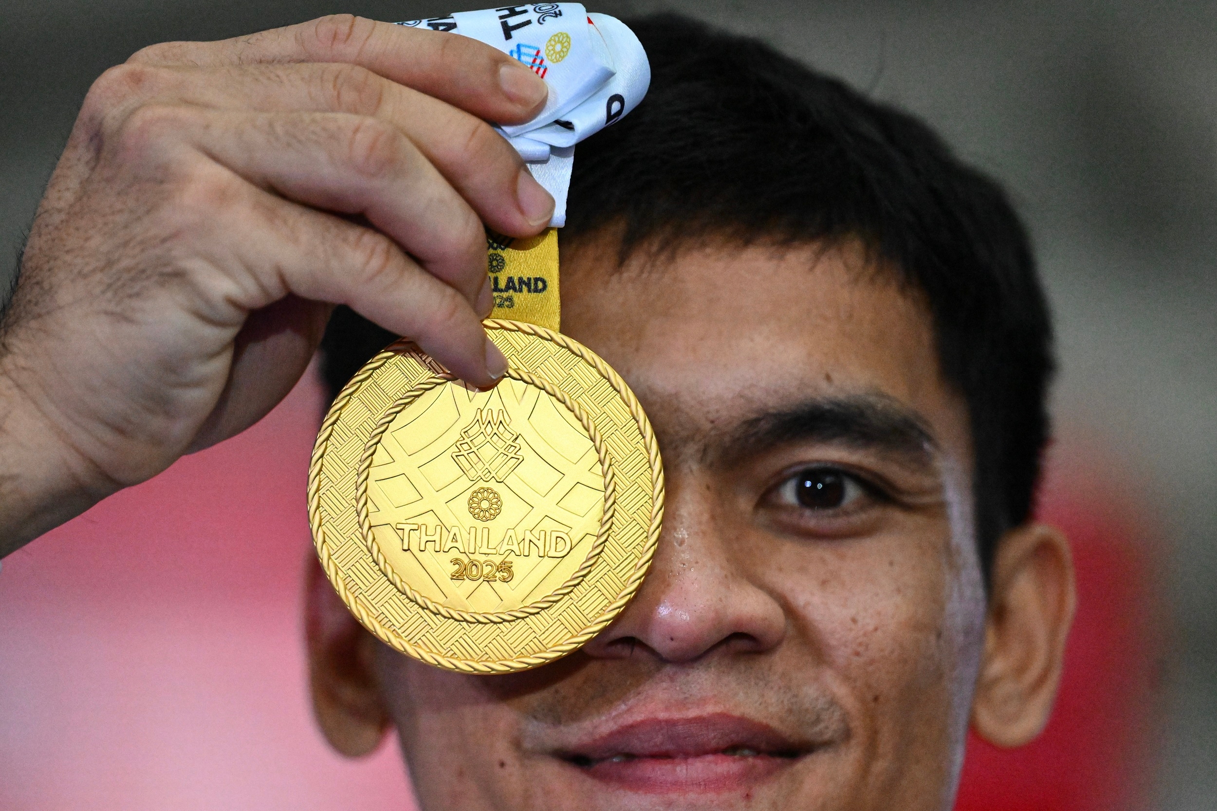 SEA Games: Tampil di Tiga Edisi, Karateka Joshua Kandouw Akhirnya Naik Podium Tertinggi di Bangkok