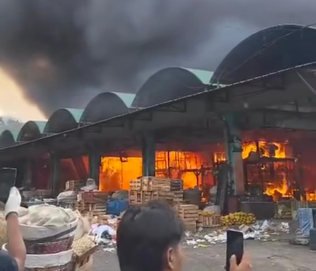 Pemprov Jakarta Bentuk Tim Investigasi Kebakaran Pasar Induk Kramat Jati