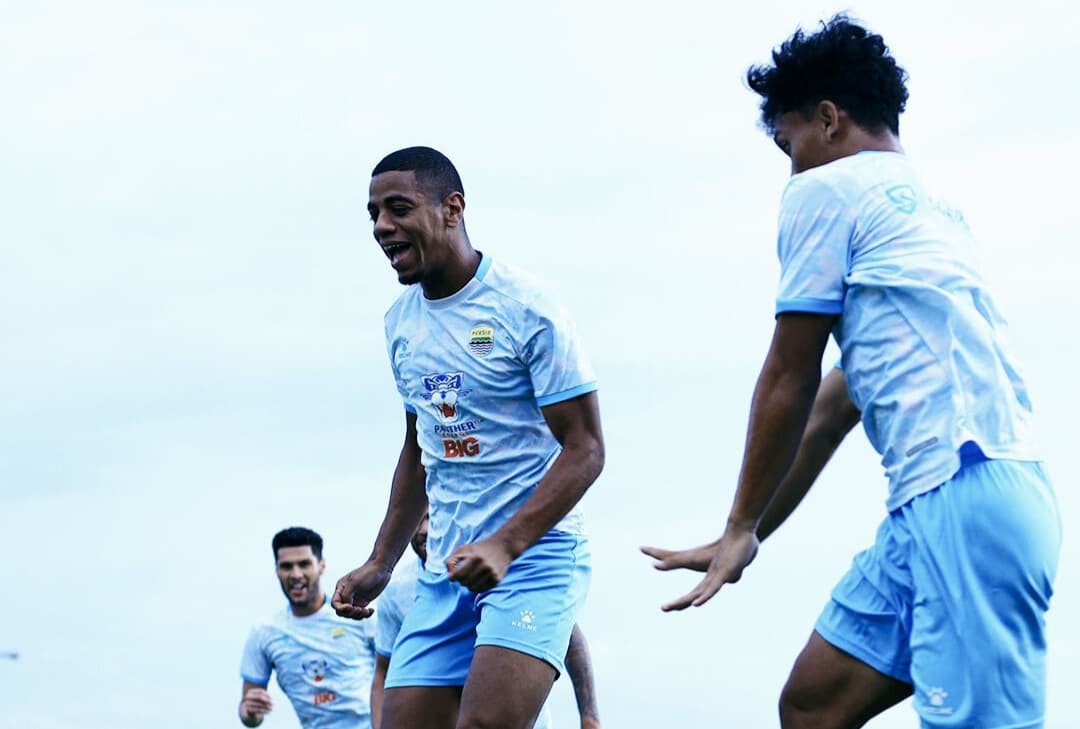 Prediksi Skor Persib vs Bhayangkara FC 21 Desember 2025: Modal Jeda Panjang, Maung Bandung Diunggulkan Menang 2-0