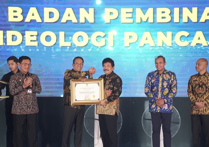 Aktif Kembangkan Pembinaan Ideologi Pancasila, BPIP Diganjar Dua Penghargaan dari Kementerian Hukum
