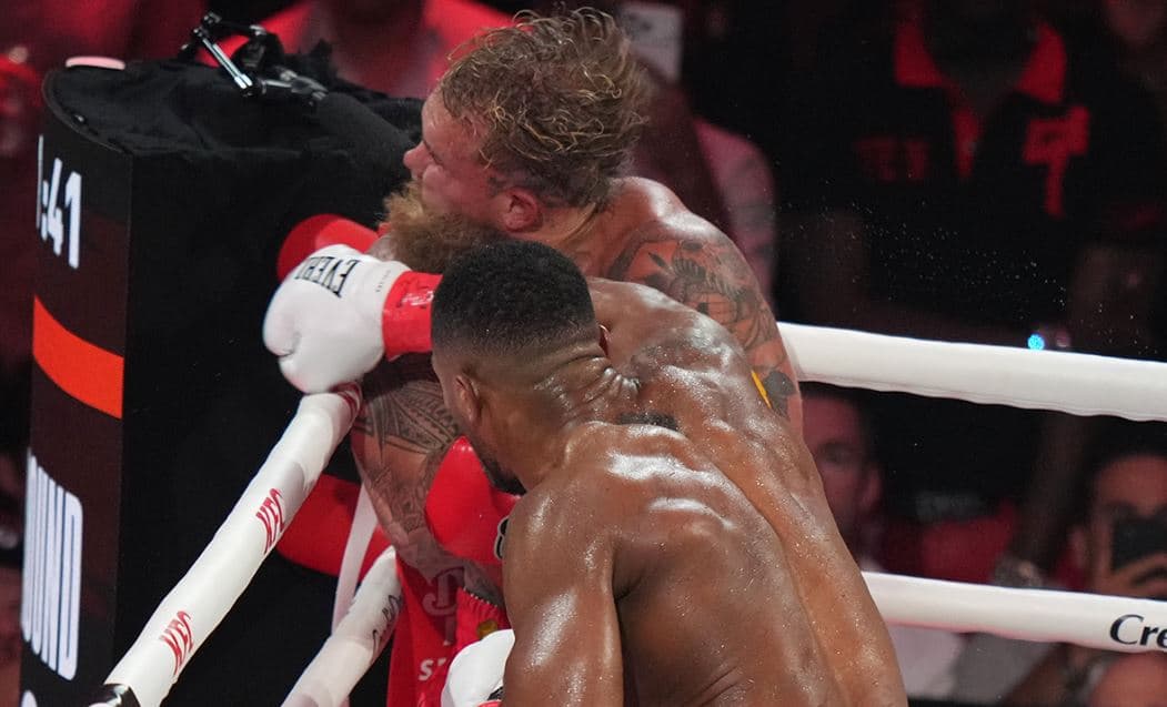 Setelah Dijatuhkan Anthony Joshua, Jake Paul ke Rumah Sakit Periksa Rahang Patah