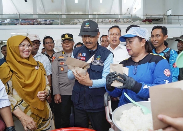 Mensos Tinjau Dapur Umum di Sibolga, Pastikan Pangan untuk Korban Bencana Masih Terjaga
