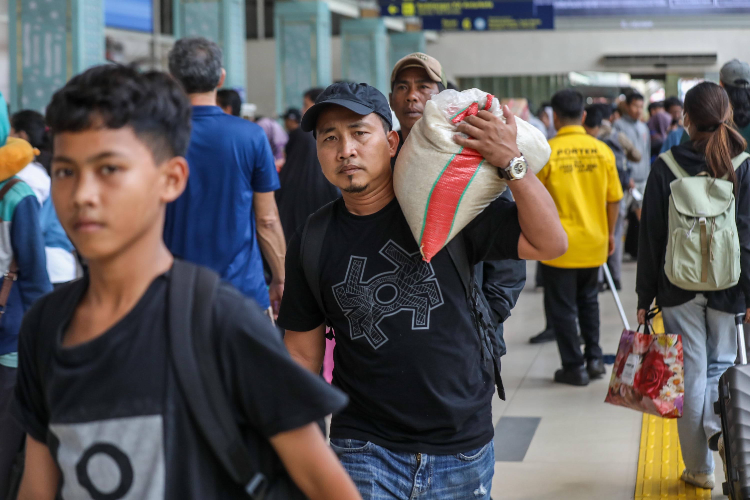 KAI Catat Penjualan Tiket Nataru 2025 Tembus 3,2 Juta