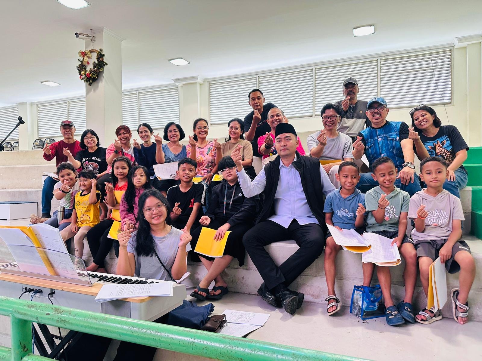 Perayaan Natal 2025, Kemenag Hibur Jemaat Stasi Yohanes Rasul Arcamanik