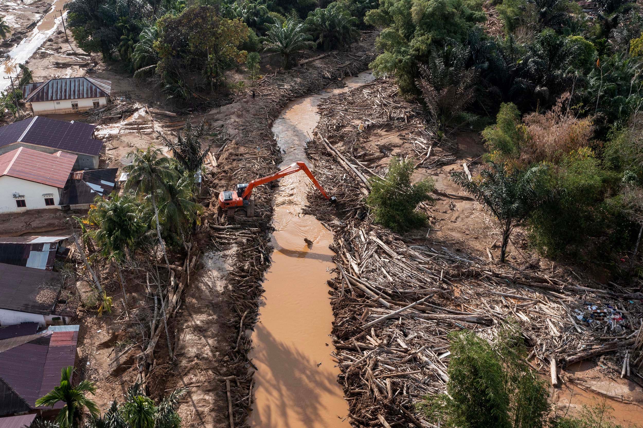 72 Jalan Nasional di Sumatera Sudah Tersambung, Rumah Sakit Kembali Melayani