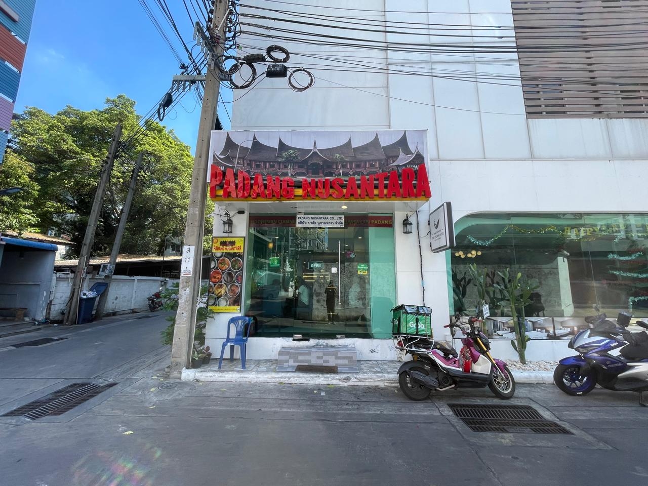 Padang Nusantara, Pelipur Selera Masakan Indonesia di Tengah Sibuknya Kota Bangkok