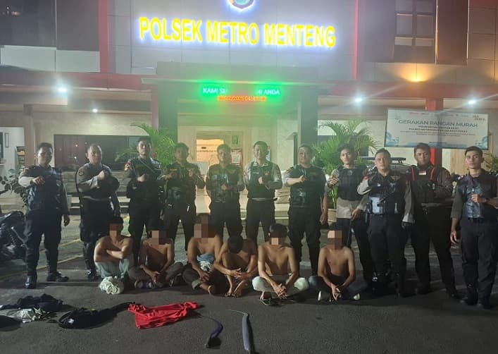 Polres Jakpus Tangkap Enam Pemuda Hendak Tawuran, Sejumlah Senjata Tajam Disita