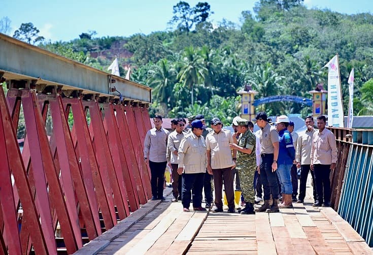 Presiden Prabowo Tinjau Jembatan Bailey di Tapsel, Pastikan Kesiapan Infrastruktur hingga Penyaluran MBG