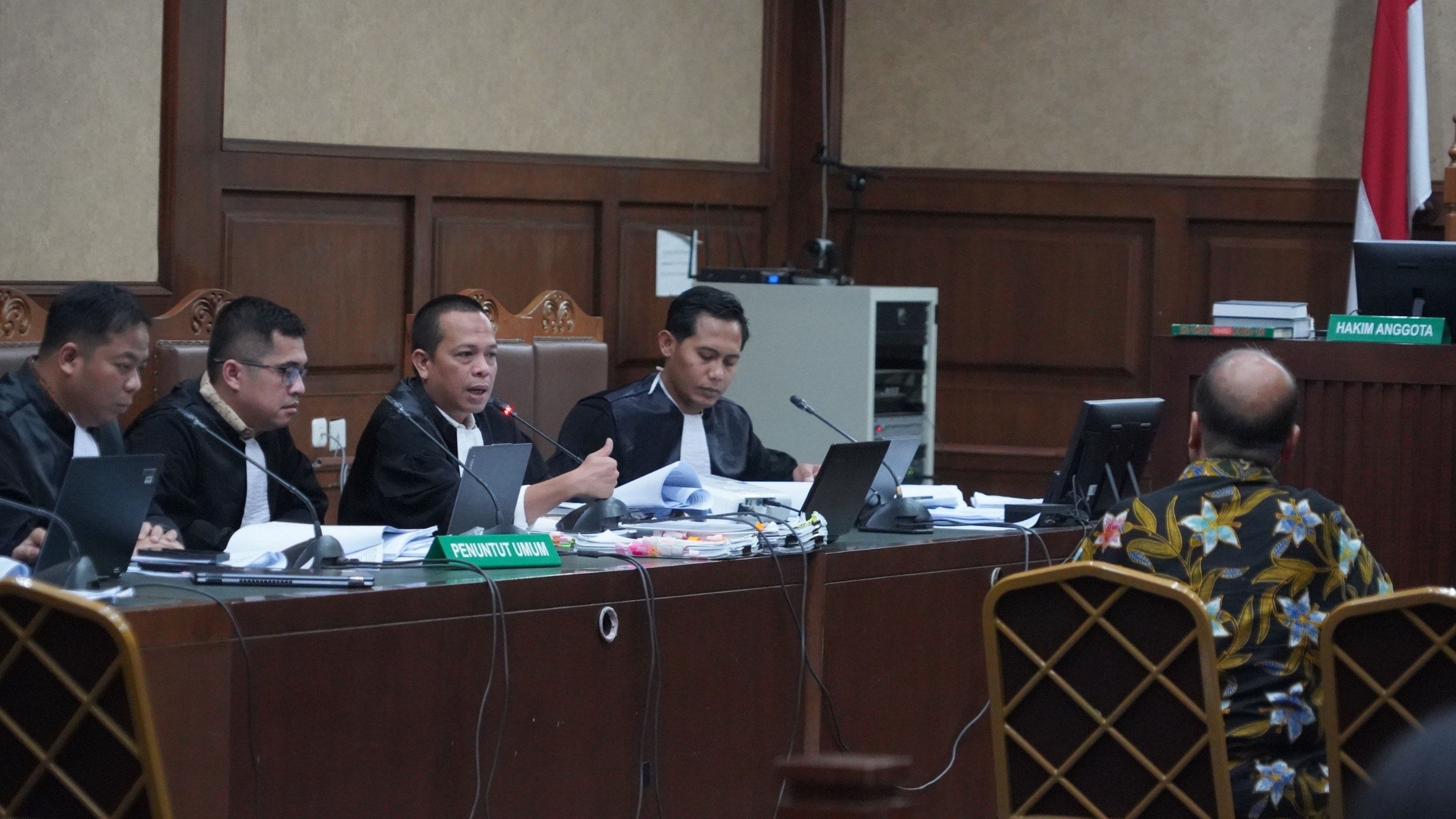 Kasus Suap Vonis Lepas CPO, Ariyanto Bakri Pakai Nama Pemilik Showroom Beli 3 Mobil Mewah