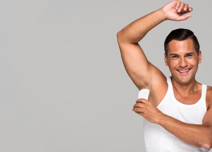 5 Deodorant Pria yang Tidak Meninggalkan Noda dan Nyaman Dipakai