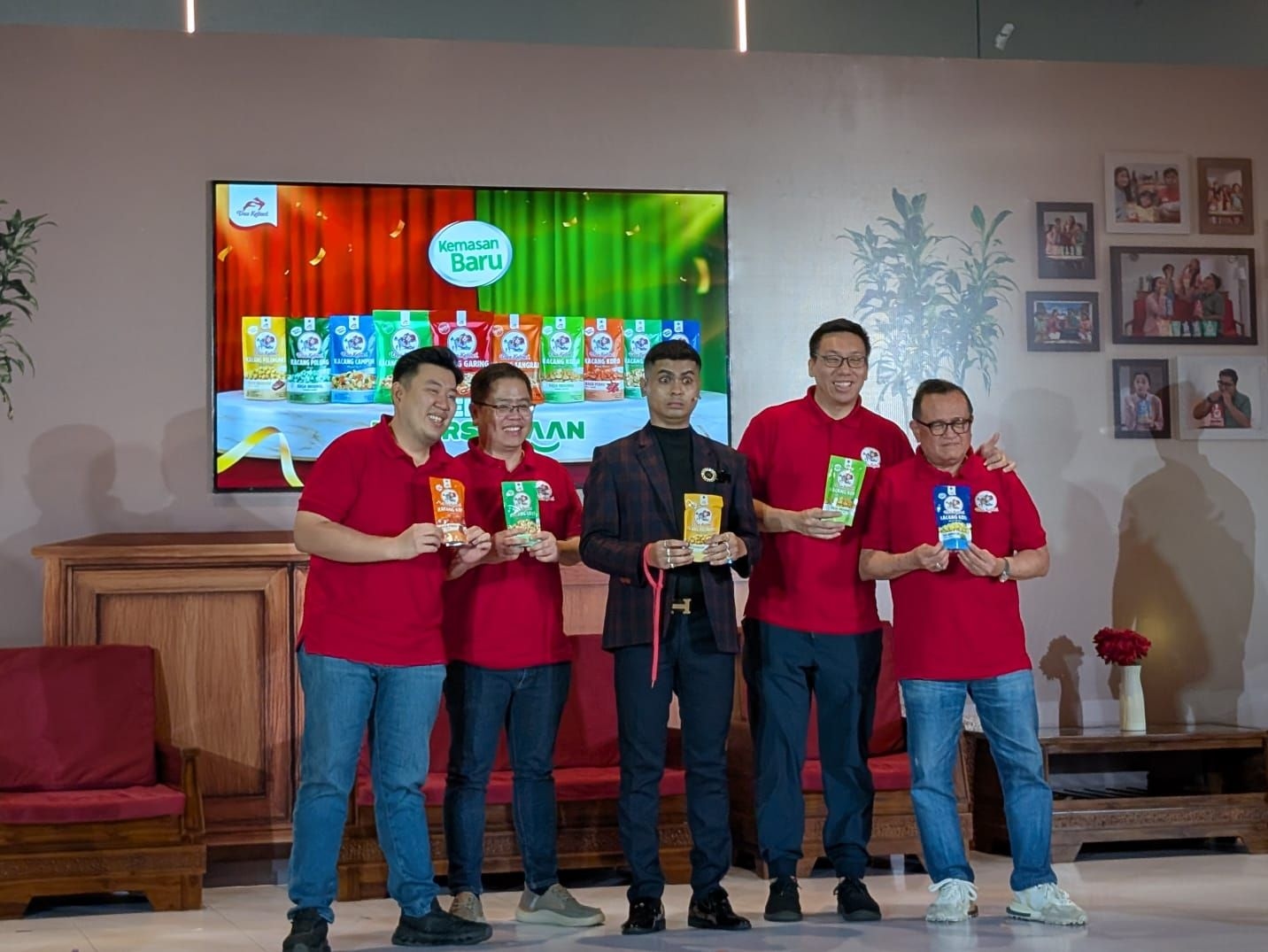 Sambut Ramadan, Dua Kelinci Hadir dalam Kemasan Baru dan Tebar THR Jutaan Rupiah