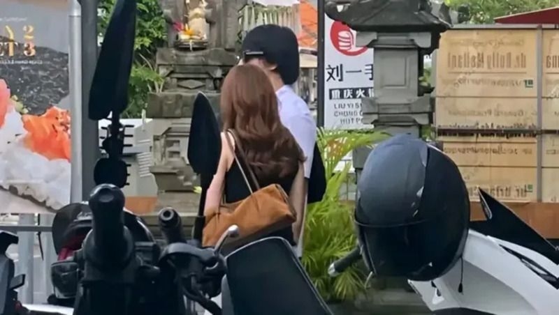 Foto Viral Rambut Merah di Bali, Benarkah Jule dan Jefri Nichol Jalan Bareng?