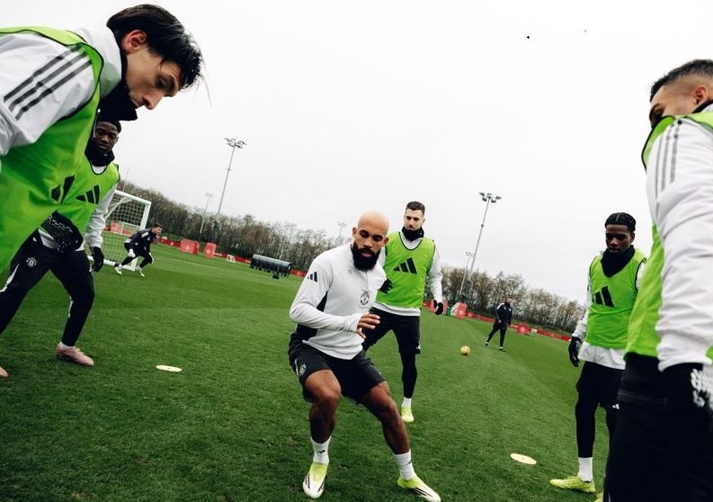 Prediksi Skor Arsenal vs MU: Mampukah 'Carrick Effect' Merebut Poin di Emirates?