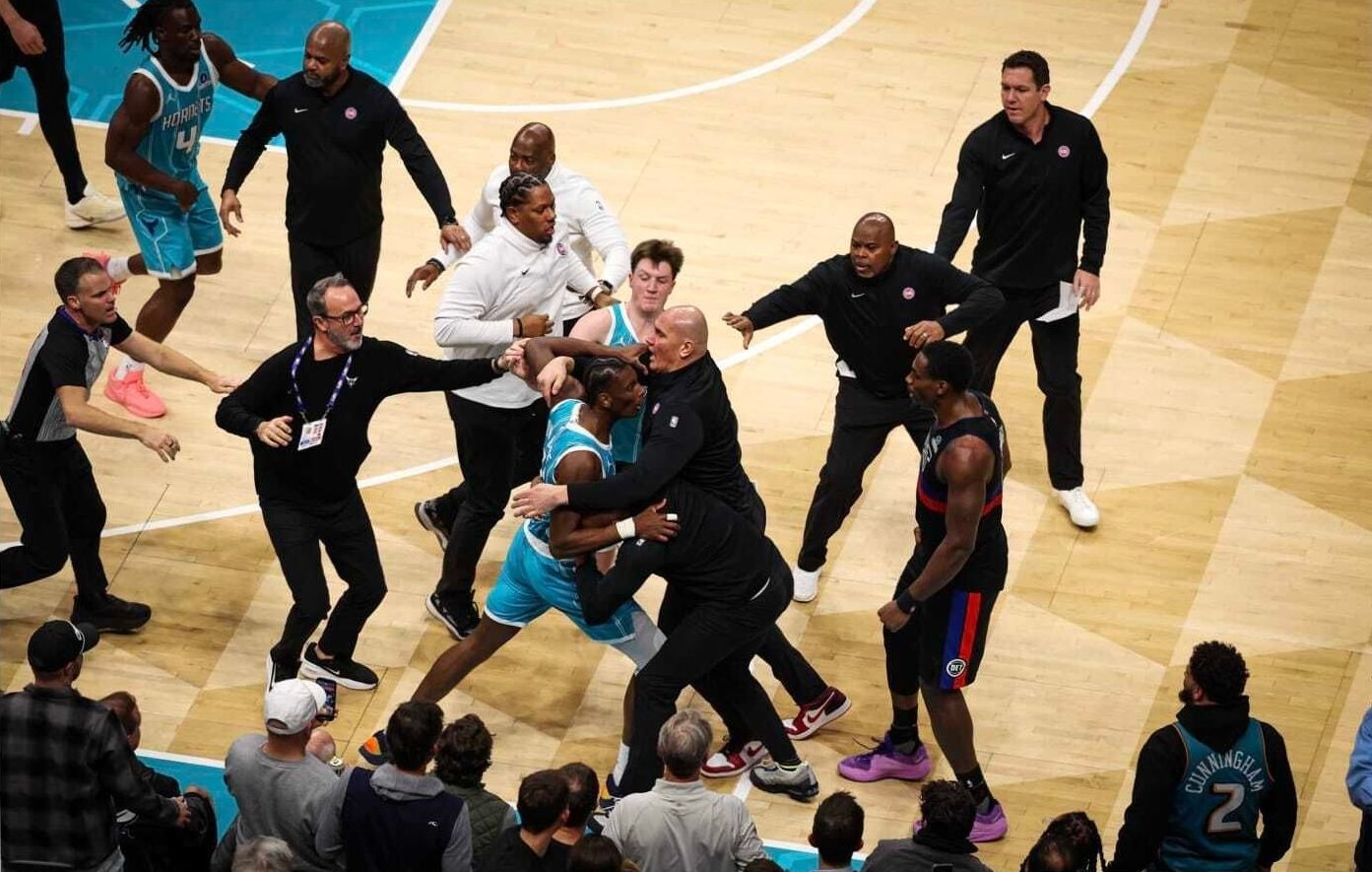 NBA Hari Ini: Kemenangan Detroit Pistons atas Charlotte Hornets Diwarnai Tawuran, 5 Diusir Wasit