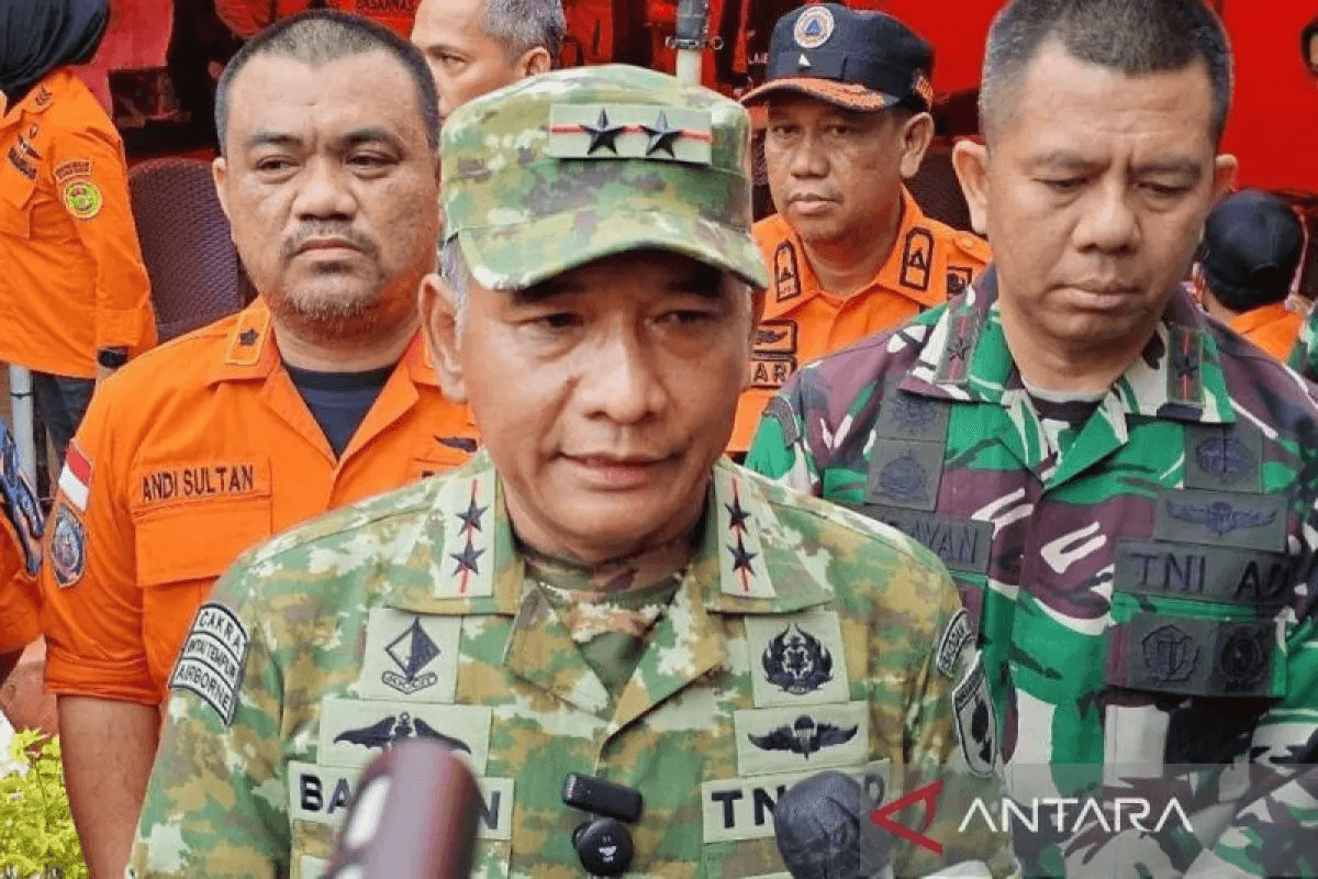 Lokasi Sulit Dijangkau, Evakuasi Satu Korban Pesawat ATR 42-500 Pakai Teknik Rappeling