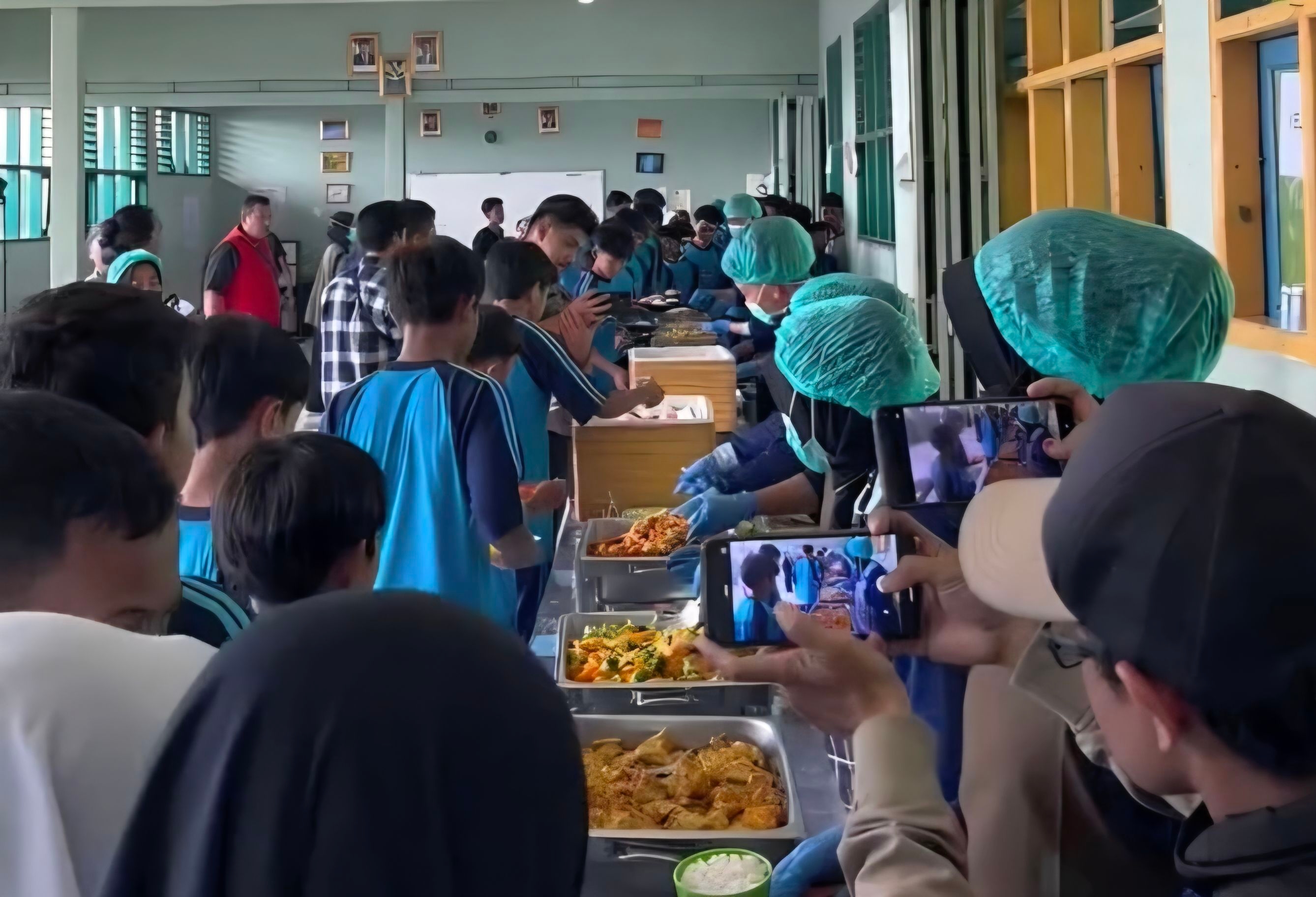 MBG Digelar Prasmanan di Sukabumi, Siswa Lebih Guyub dan Gembira