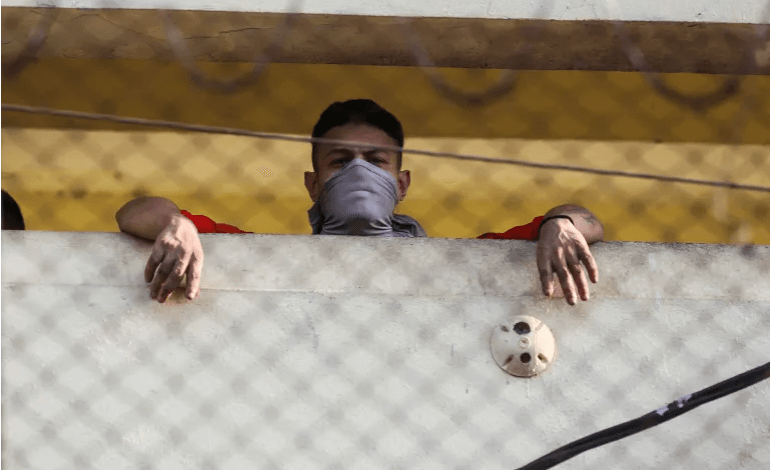 Kerusuhan Penjara di Guatemala, Narapidana Sandera 46 Petugas