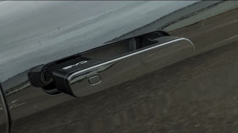 China Larang Door Handle Tersembunyi pada Mobil Listrik, Wajib Ada Pembuka Mekanis Mulai 2027
