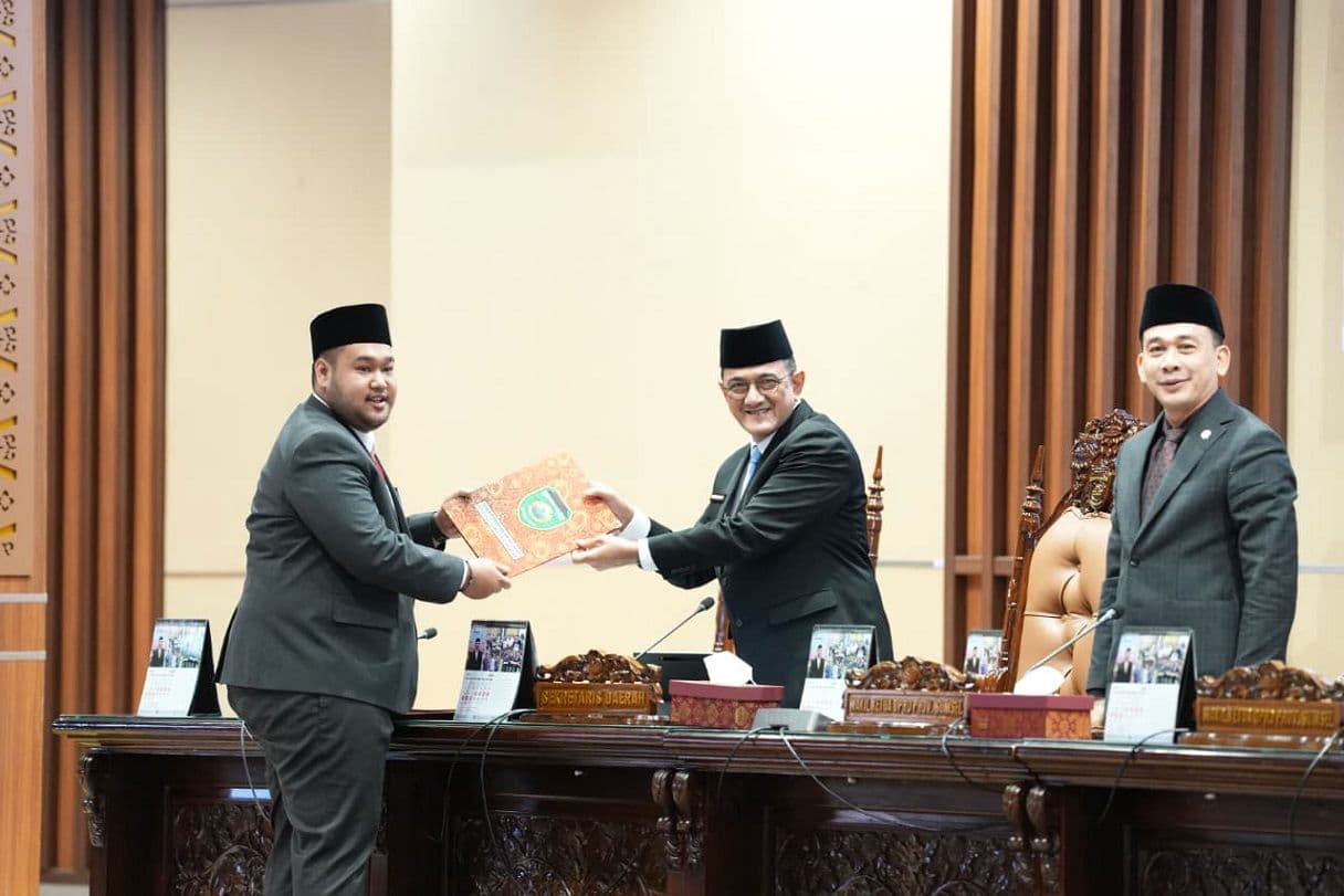Sekda Sumsel Hadiri Paripurna DPRD, Simak Pandangan Umum 8 Fraksi Terkait Raperda Sumsel Energi Gemilang