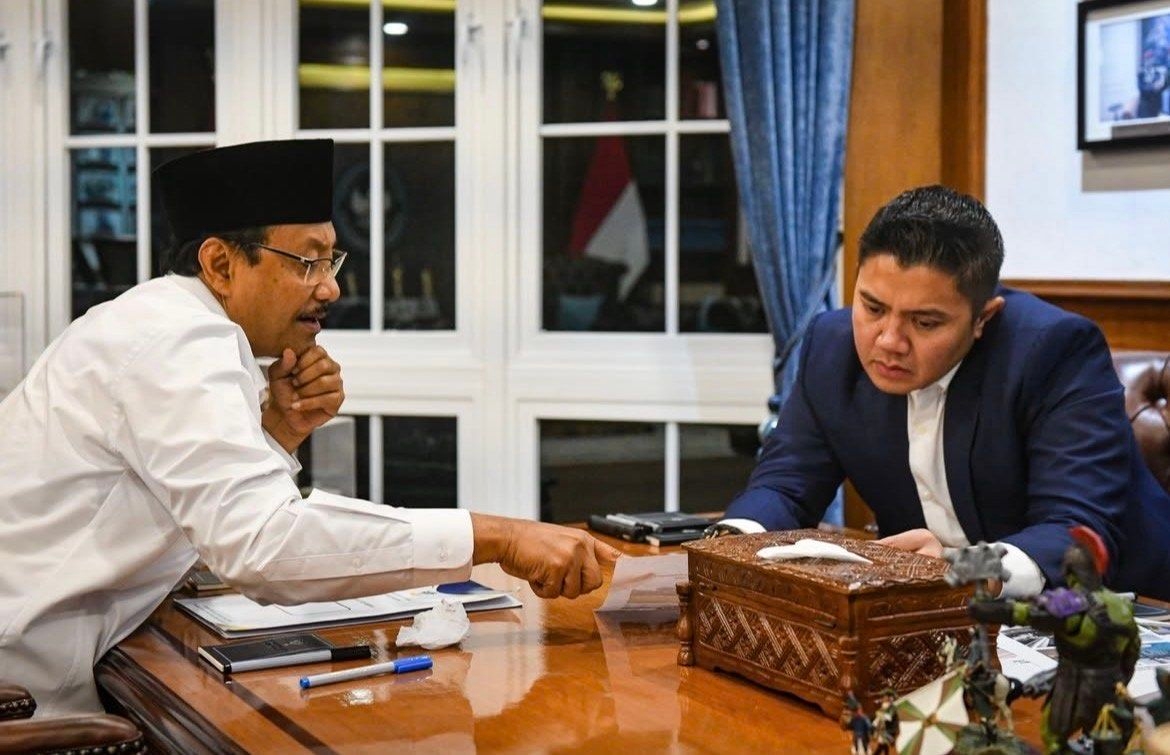 Seskab Teddy Bareng Mensos Bahas Peluang Kerja Sama Sekolah Rakyat dengan Universitas Negeri dan Kedinasan