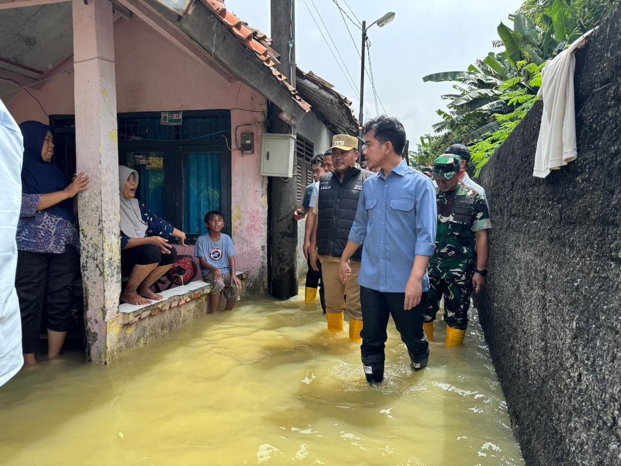 Tinjau Banjir Karawang, Wapres Gibran Prioritaskan Kesehatan dan Keselamatan Warga
