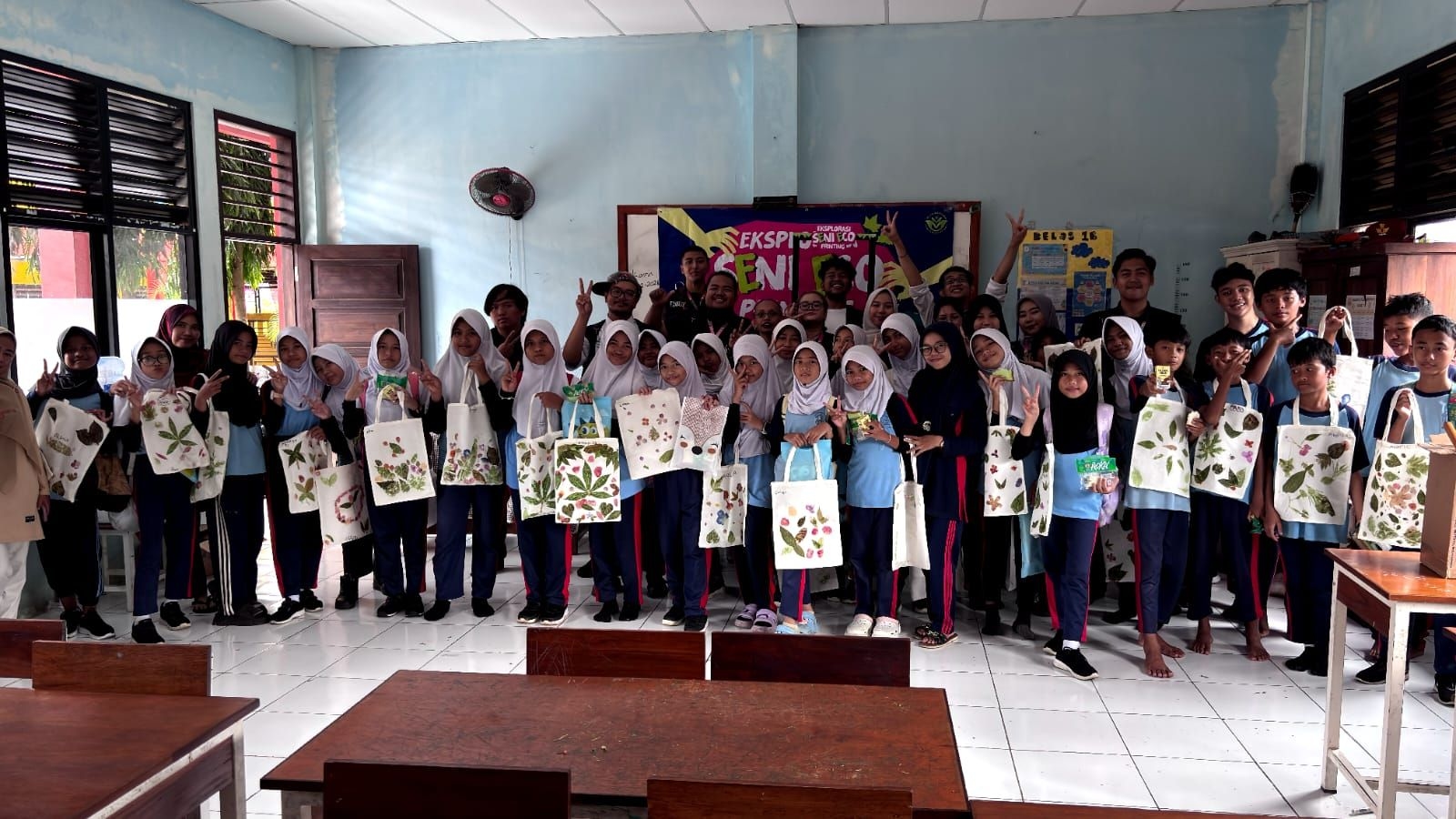 Eco Printing Jadi Sarana Edukasi Ekonomi Kreatif di SDN Perumnas Suradita