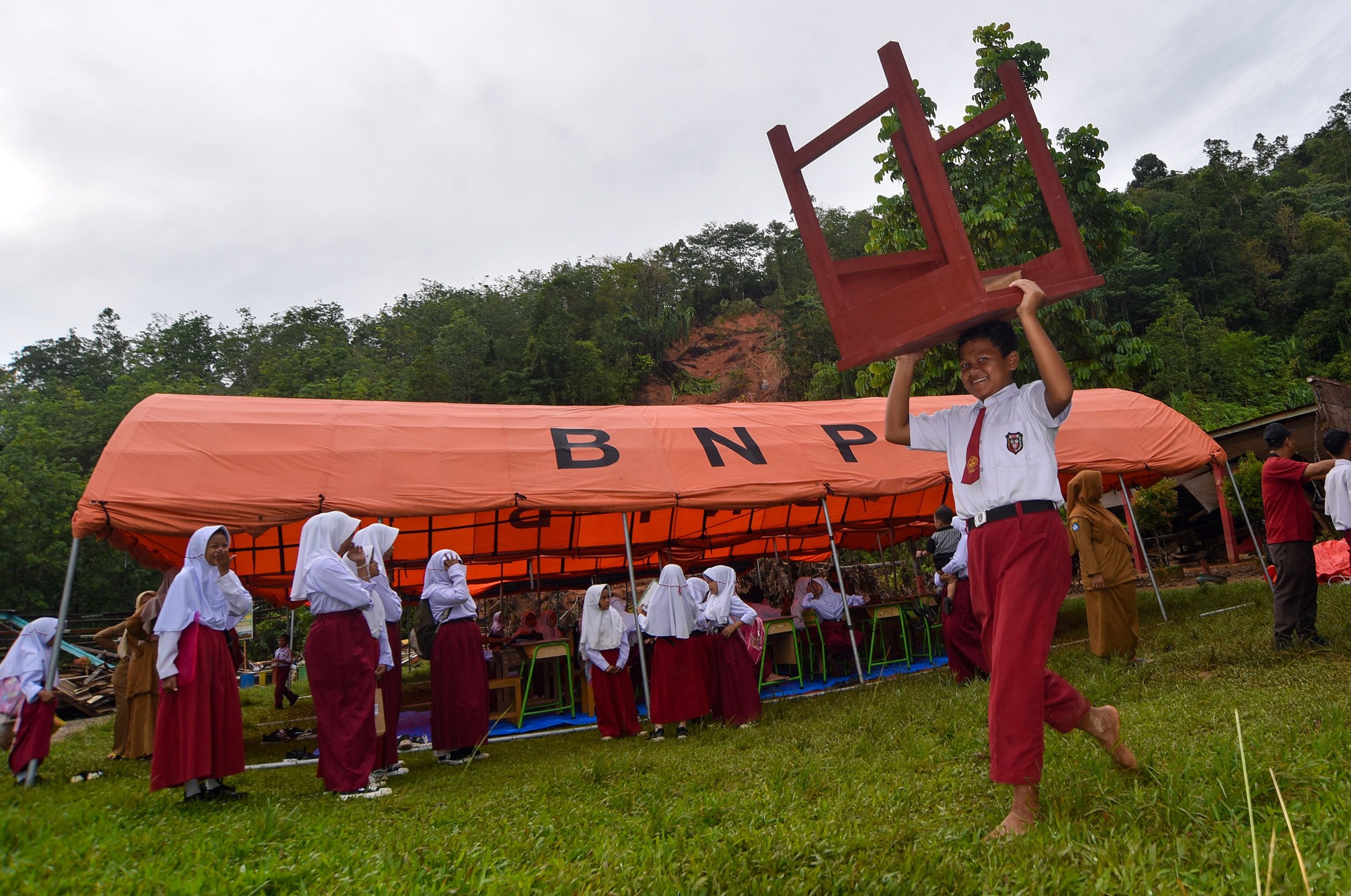 BNPB Siapkan Tenda Peleton sebagai Ruang Belajar Sementara Wilayah Terdampak Bencana