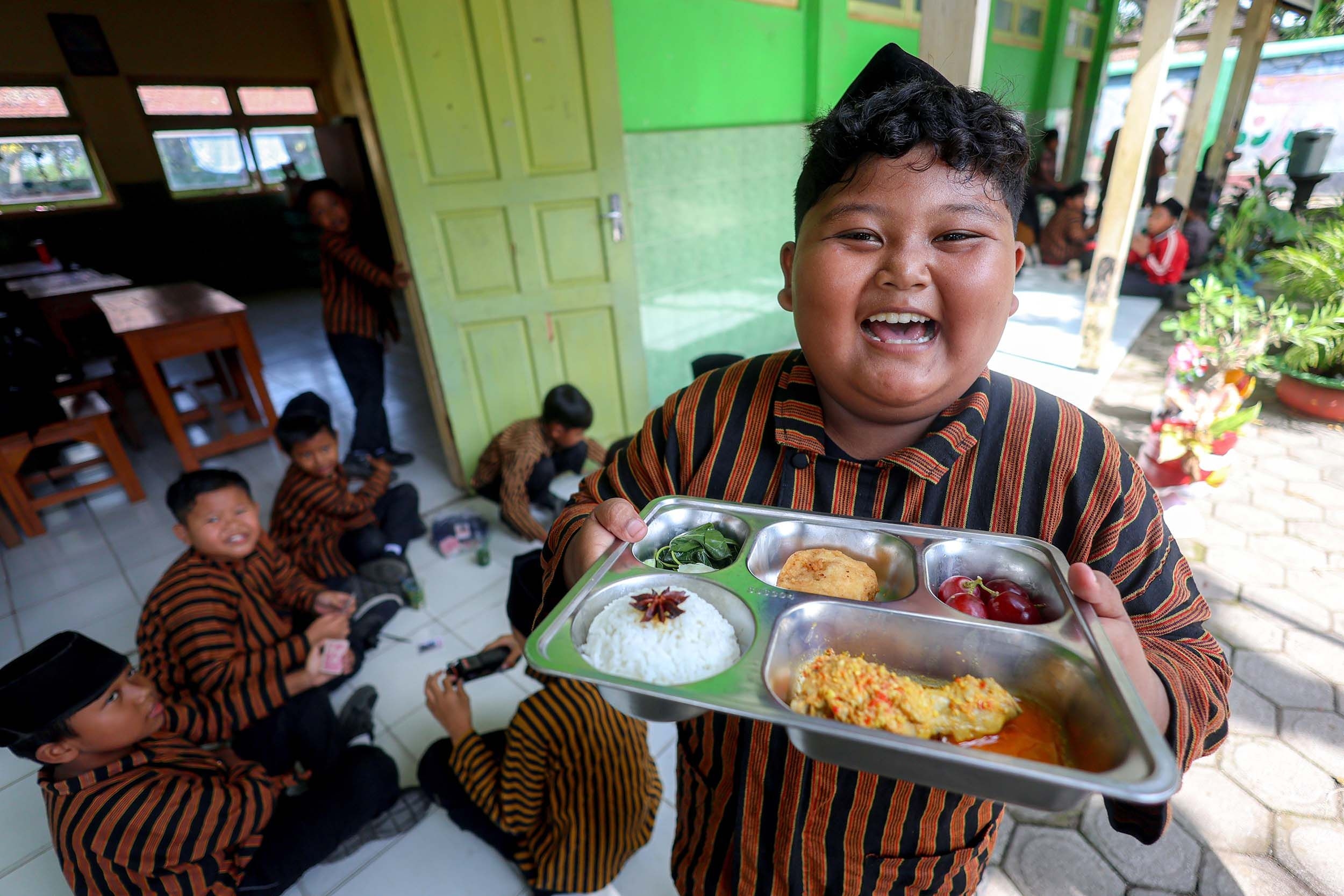 Prabowo Puji Kecepatan Capaian Program MBG, Yakin Bisa Lampaui Skala Produksi McDonald's