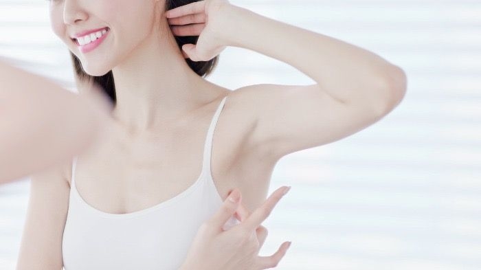 Bagaimana Cara Menghilangkan Bau Ketiak yang Menempel di Baju?