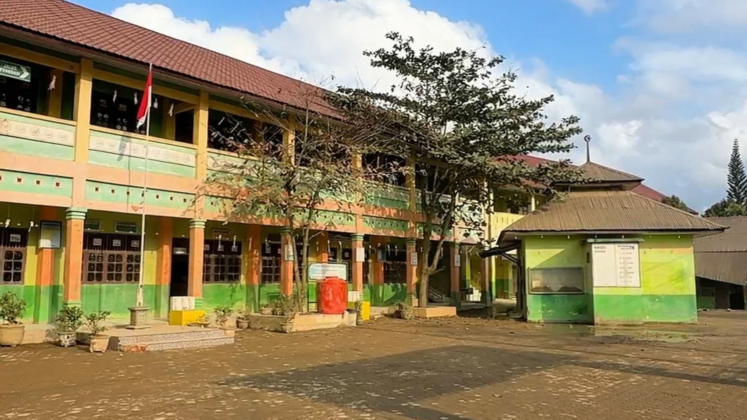Dulu Tertimbun Lumpur, SDN 1 Karang Baru Aceh Tamiang Kini Kinclong Lagi