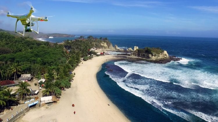 Wisata Pantai Jawa Timur yang Aman untuk Anak