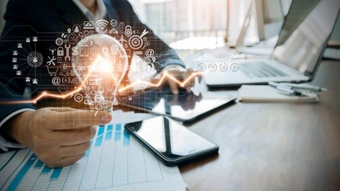 Apa Itu Literasi Digital? Pengertian, Manfaat, dan Contohnya