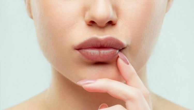Bibir Menghitam? Ini Perawatan Alami agar Warna Bibir Kembali Merah Alami