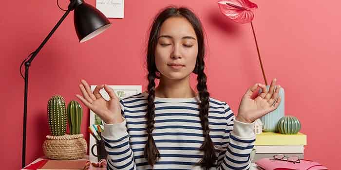 Cara Berhenti Memikirkan Hal yang Belum Terjadi: Mengatasi Overthinking di Tengah Ketidakpastian Hidup